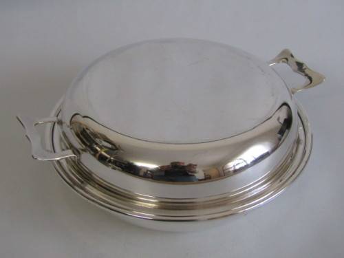 Dekrona round silverplated Serving Dish with Lid, excellent condition, EPNS, 21cm diameter x 8cm