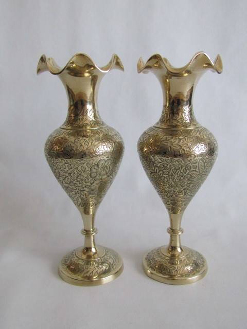 Vintage lot of two solid brass decorated Vases, India, excellent condition, 25cm high