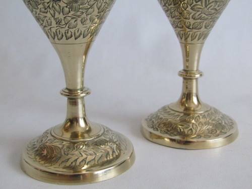 Vintage lot of two solid brass decorated Vases, India, excellent condition, 25cm high
