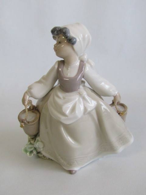 Pristine original 1985 Nao Lladro porcelain Figurine of a milk Maid, 17cm high