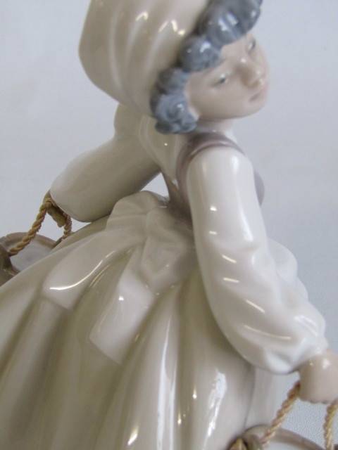 Pristine original 1985 Nao Lladro porcelain Figurine of a milk Maid, 17cm high