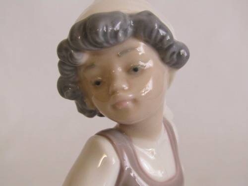 Pristine original 1985 Nao Lladro porcelain Figurine of a milk Maid, 17cm high