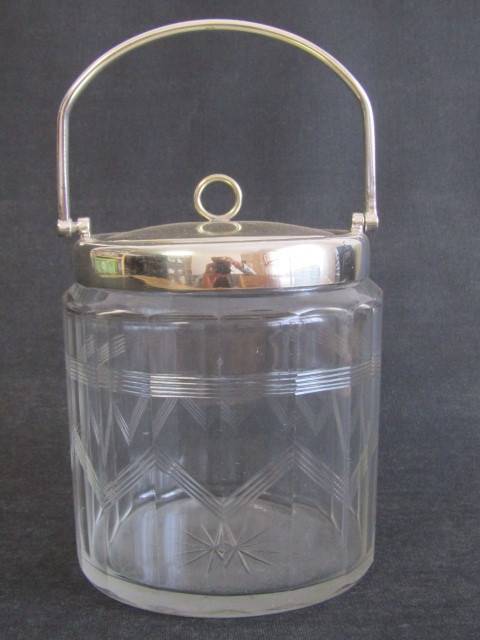 Vintage EPNS mounted Glass Biscuit Barrel with Lid and in excellent condition, 17cm high x 12cm diam