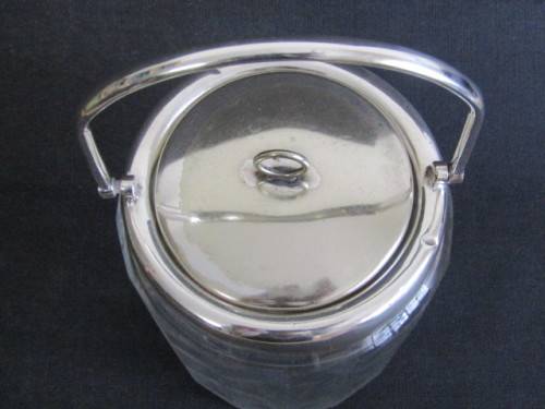 Vintage EPNS mounted Glass Biscuit Barrel with Lid and in excellent condition, 17cm high x 12cm diam