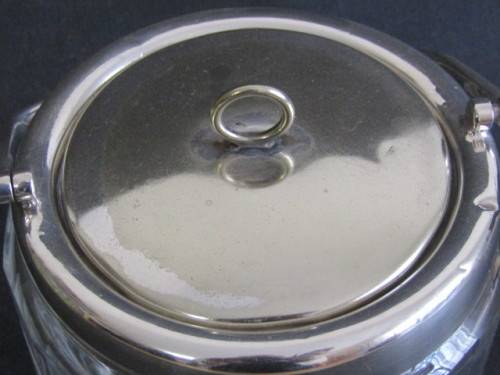 Vintage EPNS mounted Glass Biscuit Barrel with Lid and in excellent condition, 17cm high x 12cm diam