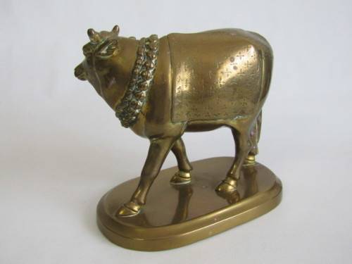 Vintage solid Indian Brass Cow ornament in excellent and aged condition, 18cm x 16cm and is 2kg