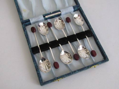 Vintage boxed set of 6 silverplated Coffee Bean Spoons, England, 10cm, excellent condition