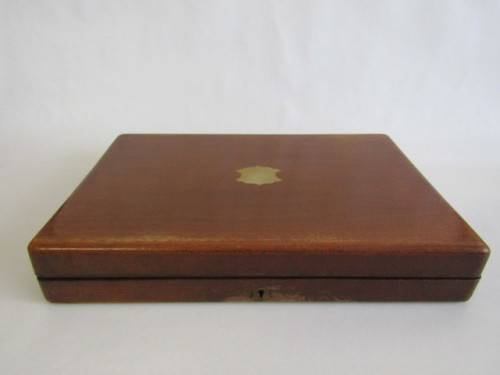 Vintage Mahogany Cased Set of 12 EPNS Fish Knives and 12 Forks in excellent condition, 24 piece