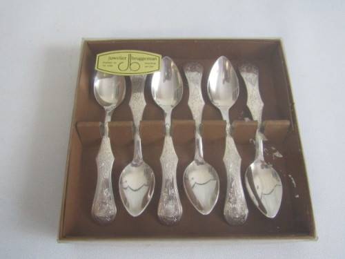 Vintage set of 6 solid Silver Teaspoons in box, excellent condition, 11.5cm long and 66.5 grams