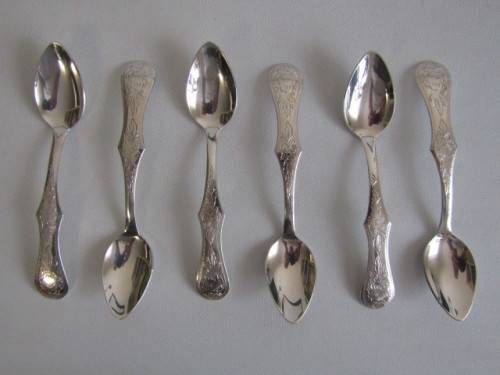 Vintage set of 6 solid Silver Teaspoons in box, excellent condition, 11.5cm long and 66.5 grams