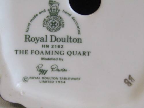 Vintage original 1954 Royal Doulton "The Foaming Quart" Figurine, HN2162, England, perfect, 13.5cm