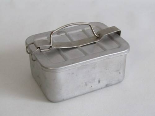 Vintage metal military Lunch Tin complete with Lid, Inner Tub, rubber Seal and Handle, 12x 10x 5cm