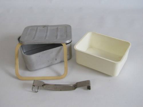 Vintage metal military Lunch Tin complete with Lid, Inner Tub, rubber Seal and Handle, 12x 10x 5cm