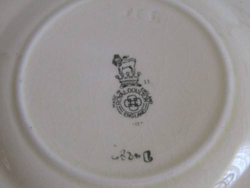 Lot of 2 vintage Royal Doulton tableware, Bowl "Rustic England" D5694 and Plate, excellent condition