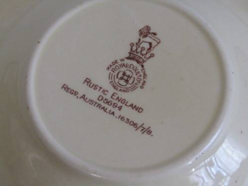 Lot of 2 vintage Royal Doulton tableware, Bowl "Rustic England" D5694 and Plate, excellent condition