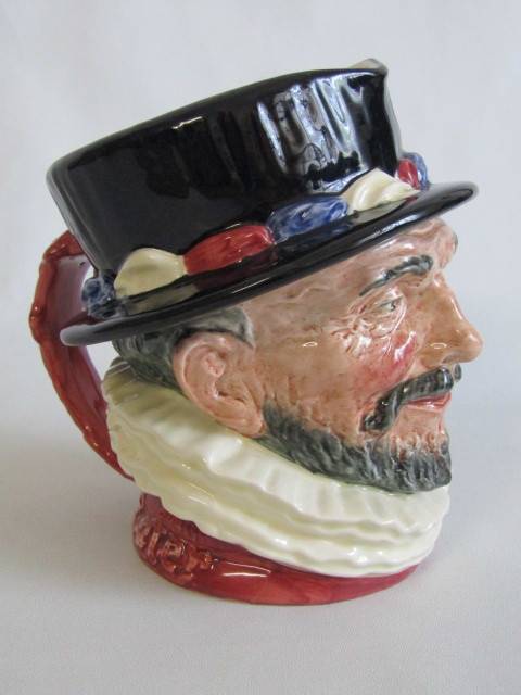 Vintage original 1946 Royal Doulton large Character Jug "Beefeateps" D6206, excellent, 17cm tall