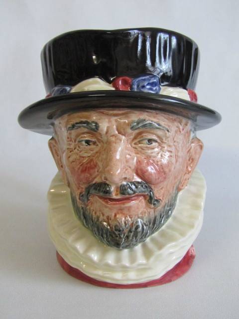 Vintage original 1946 Royal Doulton large Character Jug "Beefeateps" D6206, excellent, 17cm tall