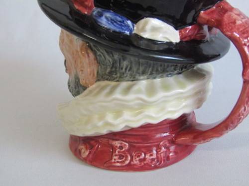 Vintage original 1946 Royal Doulton large Character Jug "Beefeateps" D6206, excellent, 17cm tall