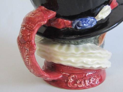 Vintage original 1946 Royal Doulton large Character Jug "Beefeateps" D6206, excellent, 17cm tall