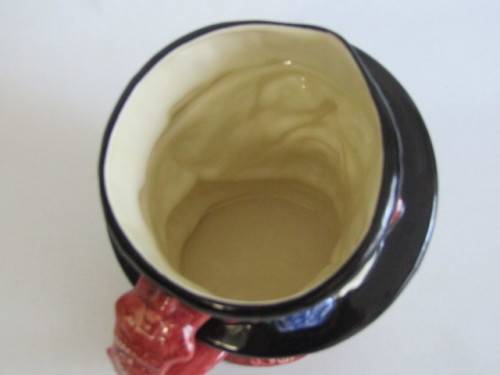 Vintage original 1946 Royal Doulton large Character Jug "Beefeateps" D6206, excellent, 17cm tall