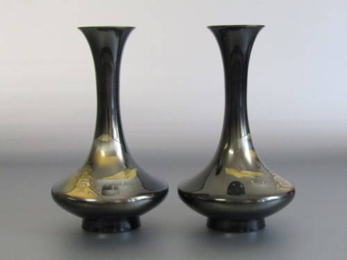 Pair of vintage Black and Gilt Metal Chinese vases in excellent condition, 18cm tall