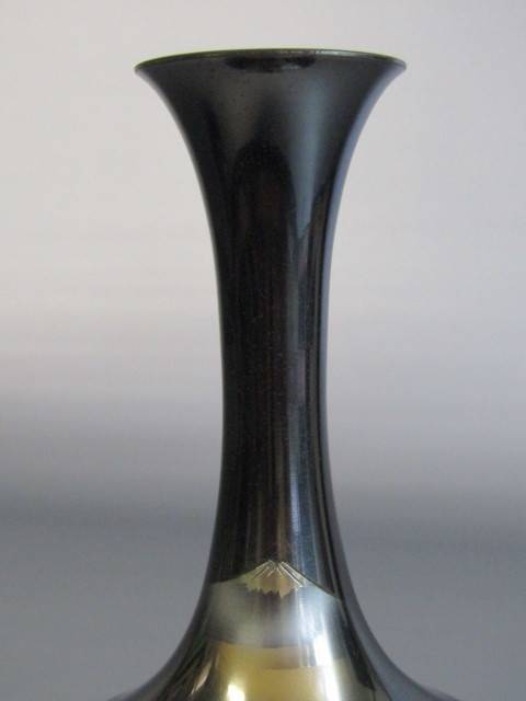 Pair of vintage Black and Gilt Metal Chinese vases in excellent condition, 18cm tall