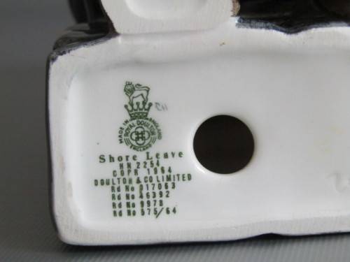 Original vintage 1964 Royal Doulton porcelain Figurine "Shore leave" HN2254, prestine, 20cm