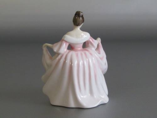 Original Vintage 1980 Royal Doulton "Sara" HN3219 Figurine, England, excellent condition, 9.5cm tall