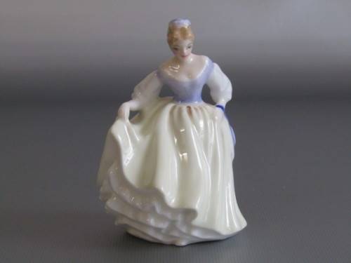 Original vintage 1962 Royal Doulton Figurine "Fair Lady" HN3216, 9.5cm, prestine condition
