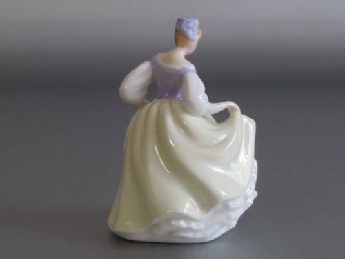 Original vintage 1962 Royal Doulton Figurine "Fair Lady" HN3216, 9.5cm, prestine condition