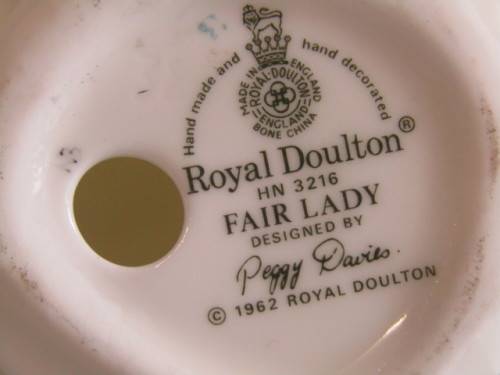 Original vintage 1962 Royal Doulton Figurine "Fair Lady" HN3216, 9.5cm, prestine condition