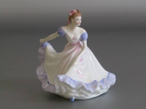 Original vintage 1970 Royal Doulton Figurine "Ninette" HN3215, 9.5cm, prestine condition