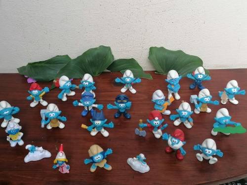 24 pieces Smurfs