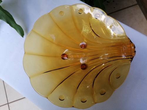 Lovely Vintage Amber glass Shell Shaped dish