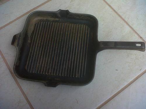 OLD CASTE IRON GRILLING PAN