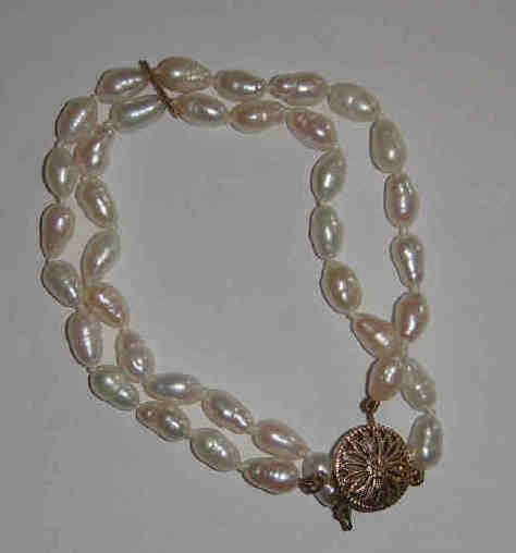 Double String White Rice Pearl Bracelet with Gold Plated Clasp (Valued at R500)
