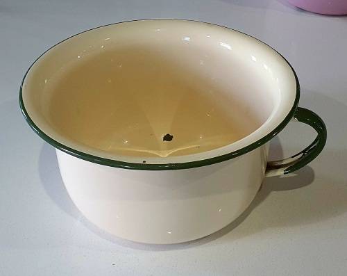 Enamel bedpan (Koos) as per photo