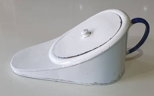 Vintage enamel bedpan with lid, as per photos