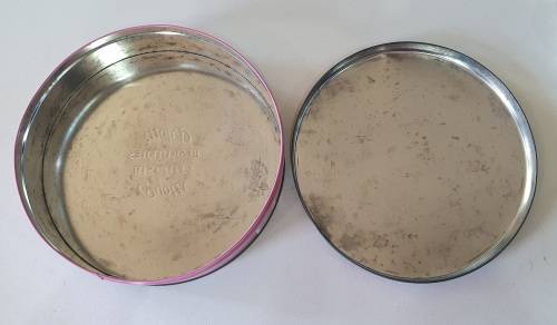 PYOTTS 1 kg biscuits tin as per photos