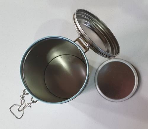Light blue/turquoise tin as per photos