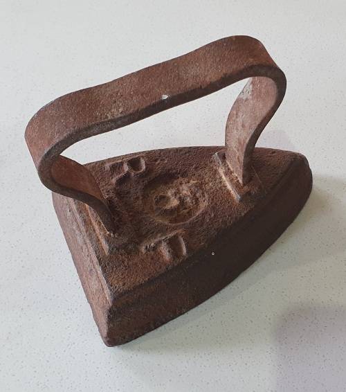 Vintage cast iron, coal stove clothing Sad Iron as per photo