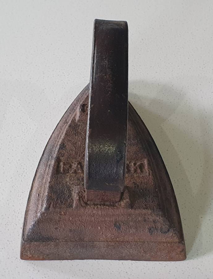Vintage FALKIRK 4 cast iron, coal stove clothing Sad Iron as per photo