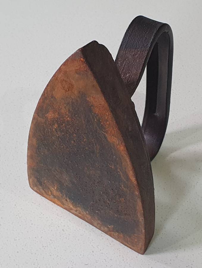 Vintage FALKIRK 4 cast iron, coal stove clothing Sad Iron as per photo