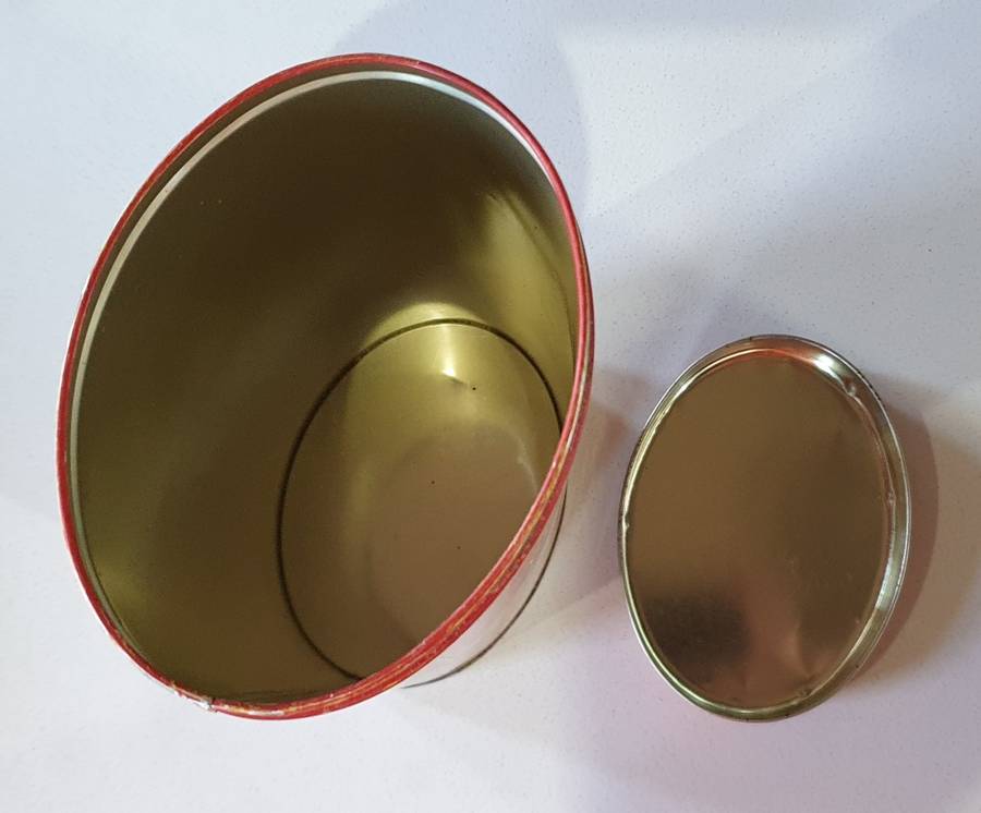 OUMA RUSKS bear tin as per photos