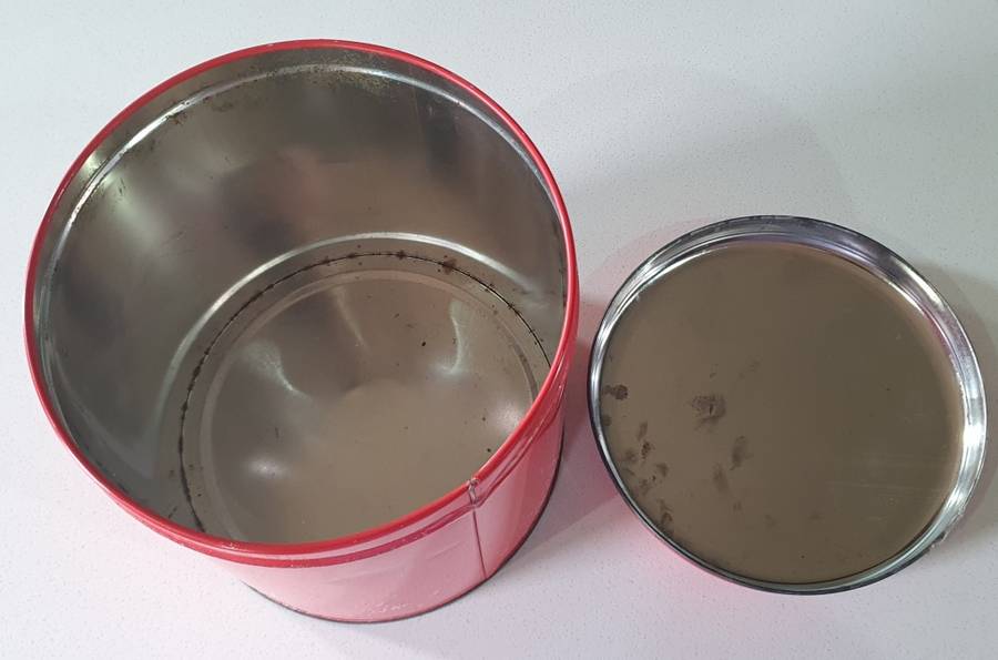 Large red Woolworths crunchies tin as per photos