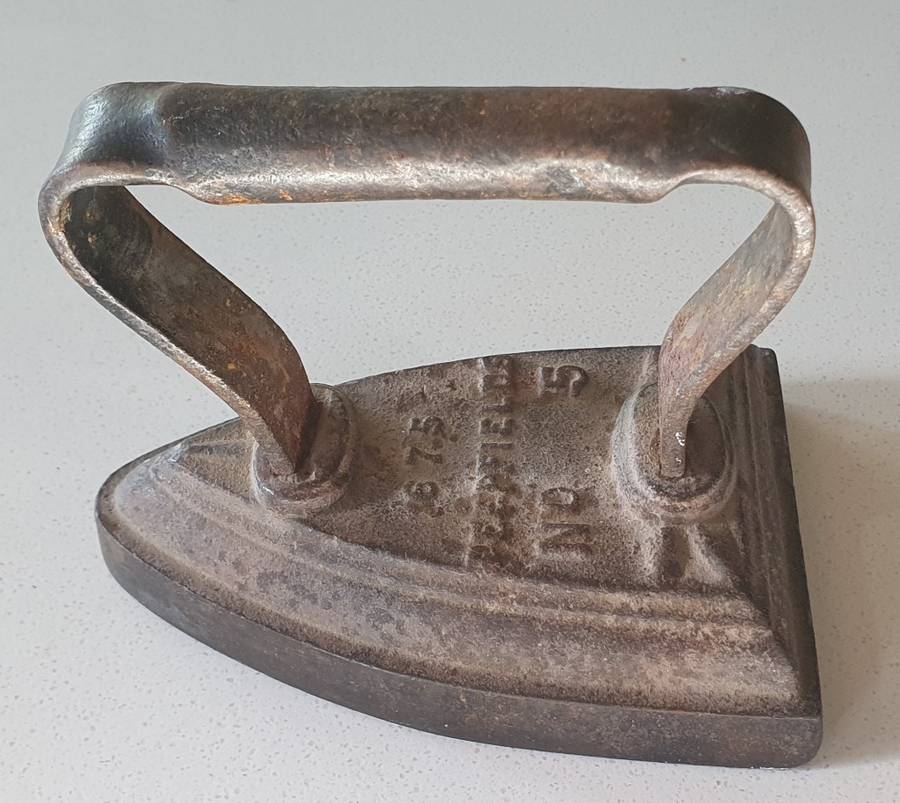 Vintage cast iron, coal stove 675 DEEPFIELDS No.5 clothing Sad Iron as per photo