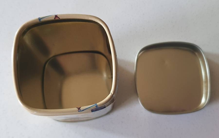 Small tea tin as per photos