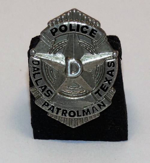 Dallas Texas Police Patrolman pin *Crazy R1 Start*              (#1)