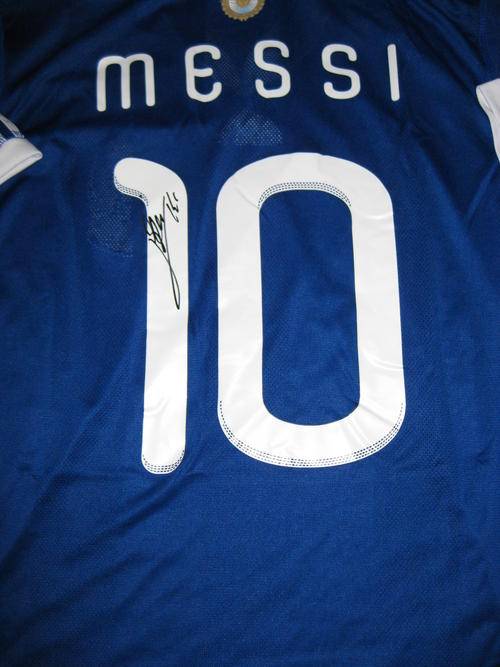 Lionel Messi signed Argentina 2010 World Cup away shirt