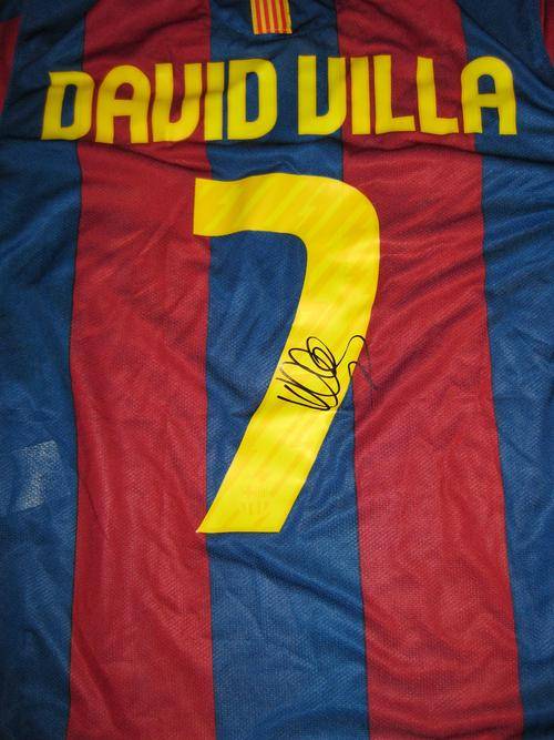 David Villa signed Barcelona 2010/2011 NEW home shirt!
